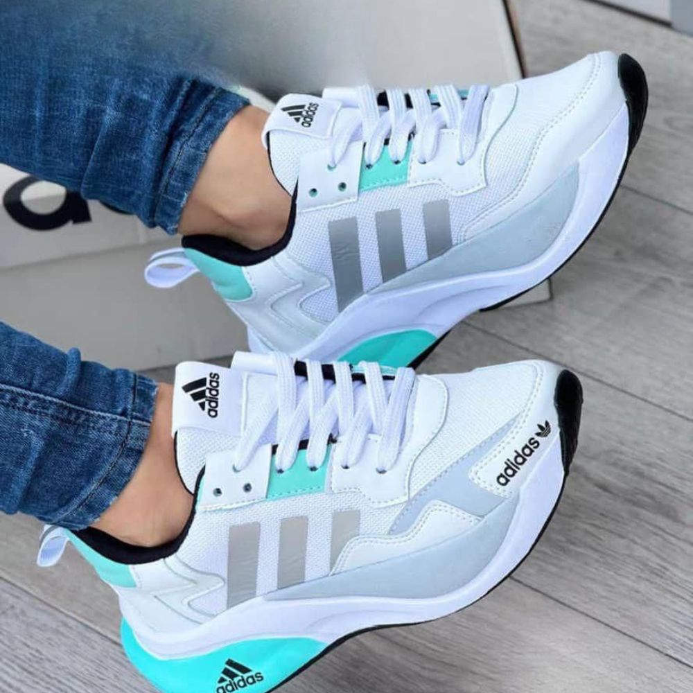 Tenis Adidas Urban ¡El Par Perfecto para tu Outfit y tu Día!