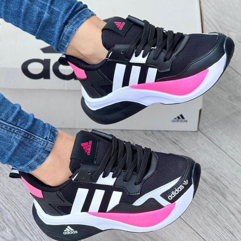 Tenis Adidas Urban ¡El Par Perfecto para tu Outfit y tu Día!