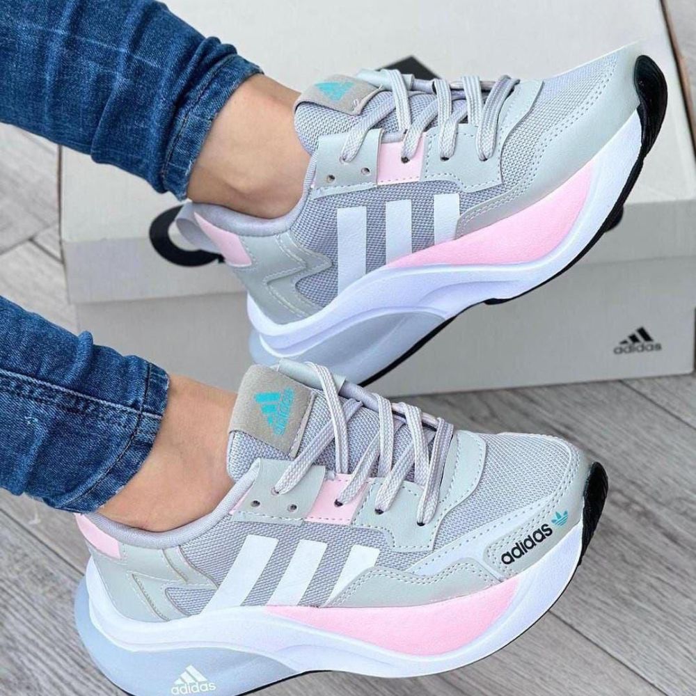 Tenis Adidas Urban ¡El Par Perfecto para tu Outfit y tu Día!